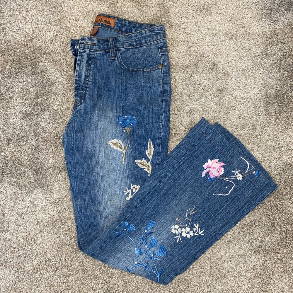 Flower embroidered jeans